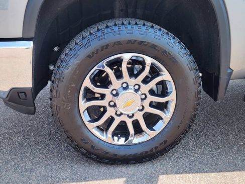 Used 2026 Chevrolet Silverado 3500 LTZ w/ LTZ Premium Package AWD/4WD image 17