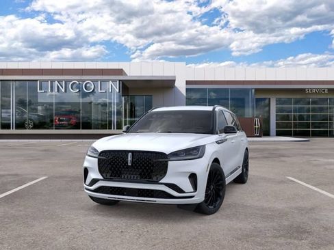 Used 2026 Lincoln Aviator Reserve AWD/4WD image 2
