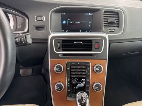 Used 2016 Volvo S60 T5 image 23