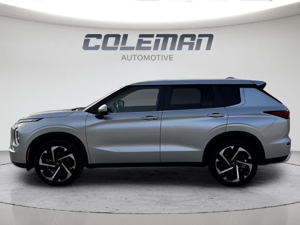 Used 2024 Mitsubishi Outlander SE AWD/4WD image 2