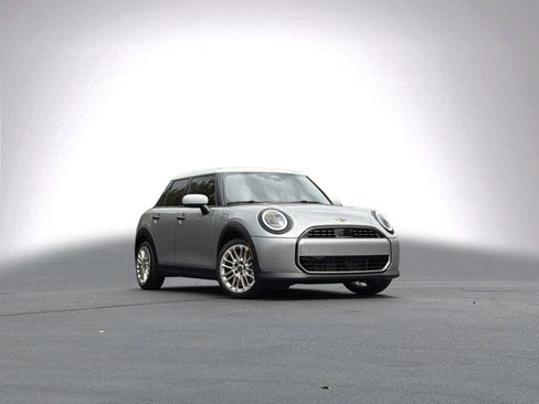 New 2026 MINI Cooper 4-Door Hardtop FWD image 2