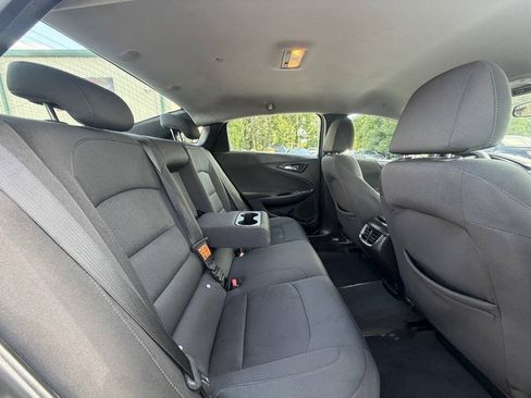 Used 2017 Chevrolet Malibu LT FWD image 9