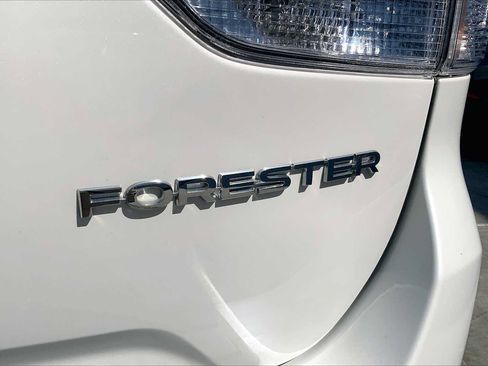 Used 2021 Subaru Forester Premium AWD/4WD image 9