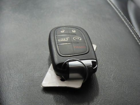 Used 2022 Jeep Cherokee Limited AWD/4WD image 17
