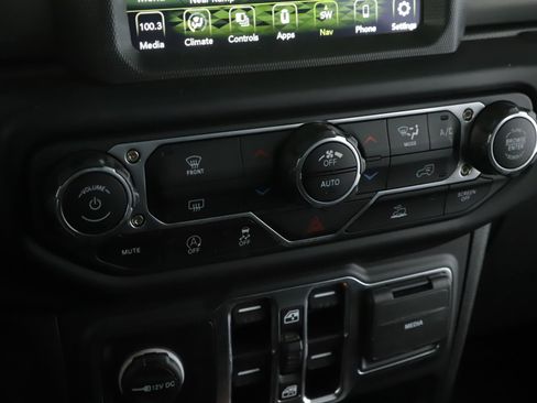 Used 2022 Jeep Gladiator Sport image 14