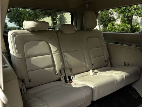 Used 2021 Lincoln Navigator L Reserve w/ Luxury Package AWD/4WD image 32