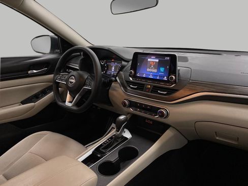 Certified 2025 Nissan Altima 2.5 SV FWD image 18