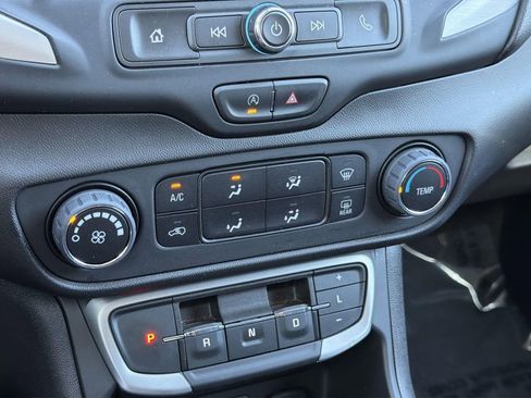 Used 2023 GMC Terrain SLE w/ Elevation Edition image 11