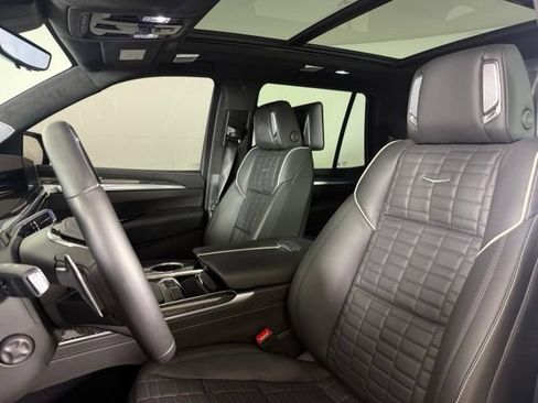 Used 2025 Cadillac Escalade V AWD/4WD image 5