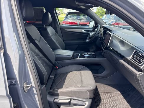Certified 2025 Volkswagen Atlas Cross Sport SE AWD/4WD image 41