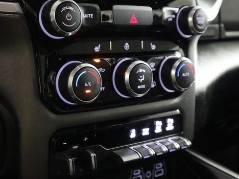 Used 2023 RAM 1500 Big Horn AWD/4WD image 25
