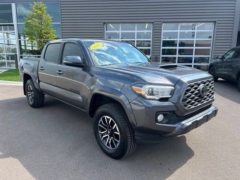 Used 2021 Toyota Tacoma TRD Sport AWD/4WD image 3