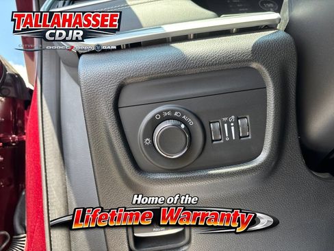 Used 2024 Jeep Grand Cherokee Laredo X w/ Trailer Tow Package AWD/4WD image 28