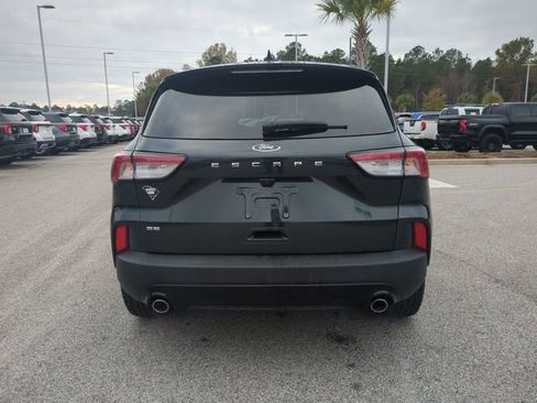 Used 2022 Ford Escape SE w/ SE Sport Appearance Package image 5