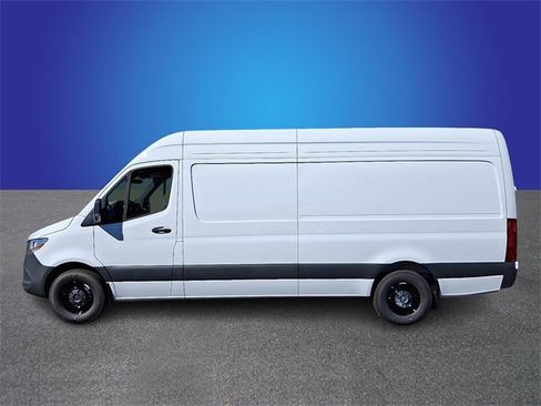 Used 2025 Mercedes-Benz Sprinter 2500 image 7