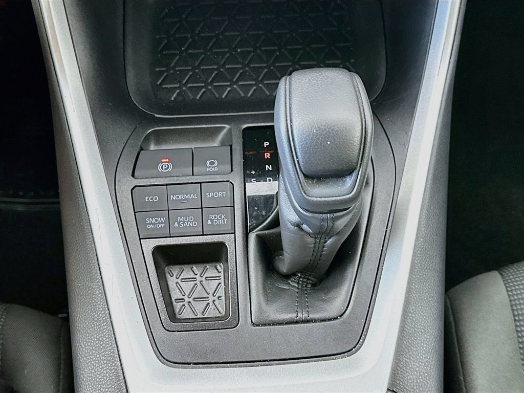 Used 2025 Toyota RAV4 LE AWD/4WD image 16