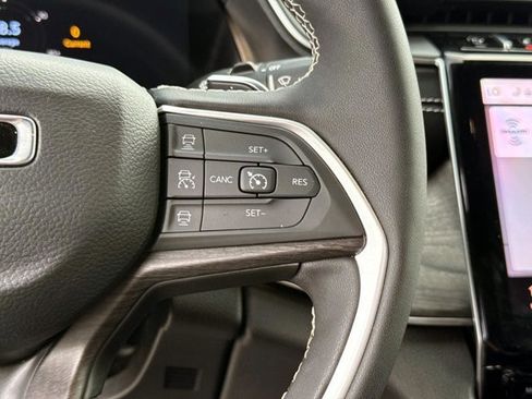 Used 2024 Jeep Grand Cherokee Limited AWD/4WD image 31