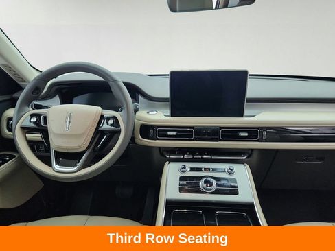 Used 2023 Lincoln Aviator AWD w/ Premium Package image 25