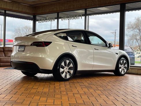 Used 2021 Tesla Model Y Long Range image 10