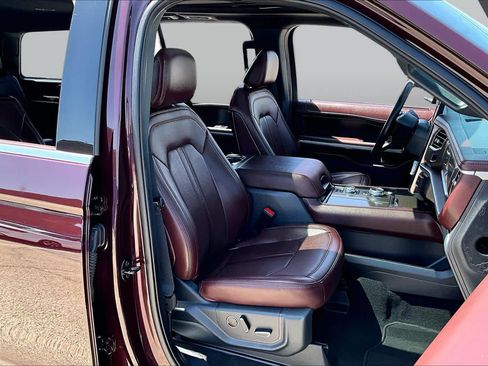 Used 2023 Ford Expedition Limited AWD/4WD image 9