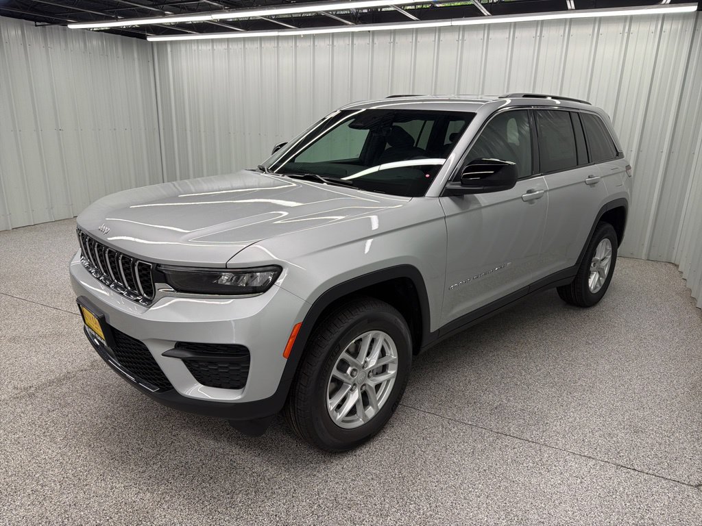 New 2026 Jeep Grand Cherokee Laredo RWD image 3