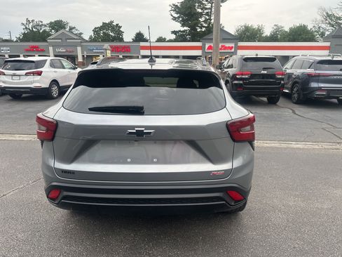 Used 2024 Chevrolet Trax RS w/ Sunroof Package image 3