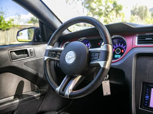 Used 2013 Ford Mustang Coupe image 18