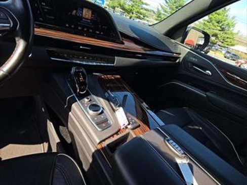 Used 2022 Cadillac Escalade ESV Premium Luxury image 11