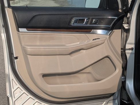 Used 2018 Ford Explorer Limited w/ Equipment Group 301A FWD image 11