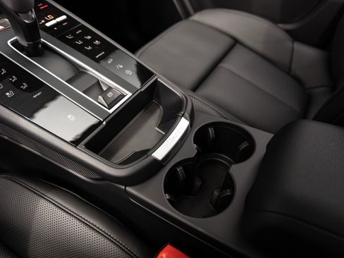 Certified 2026 Porsche Macan AWD/4WD image 18