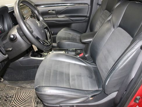 Used 2019 Mitsubishi Outlander SE image 29