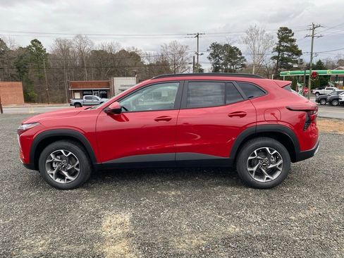 New 2026 Chevrolet Trax LT w/ LPO, Blackout Package image 6