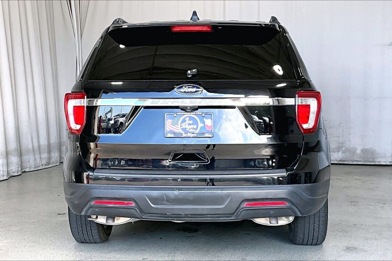 Used 2018 Ford Explorer FWD image 2