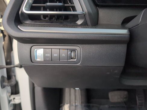 Used 2024 GMC Terrain SLE AWD/4WD image 27