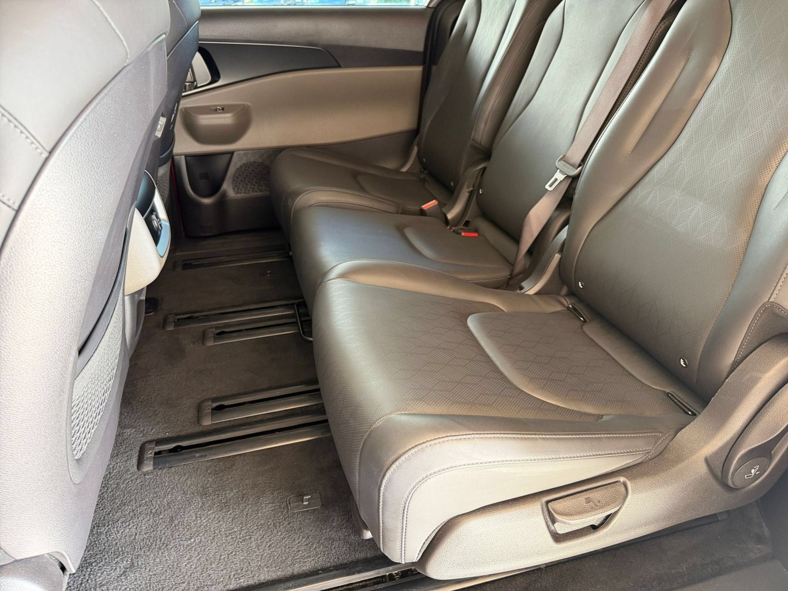 Used 2026 Kia Carnival FWD image 27