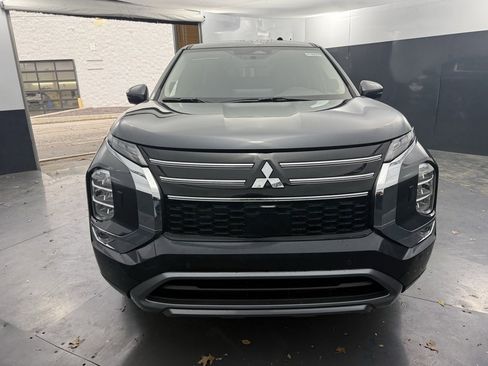 New 2025 Mitsubishi Outlander SE image 8