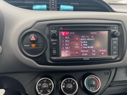 Used 2016 Toyota Yaris L image 16