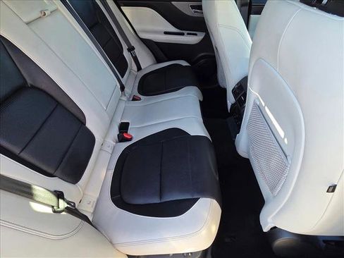 Used 2019 Jaguar F-PACE S image 20