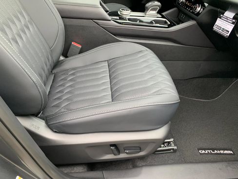 New 2025 Mitsubishi Outlander SEL image 25