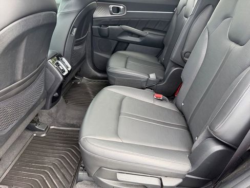Used 2024 Kia Sorento SX image 12
