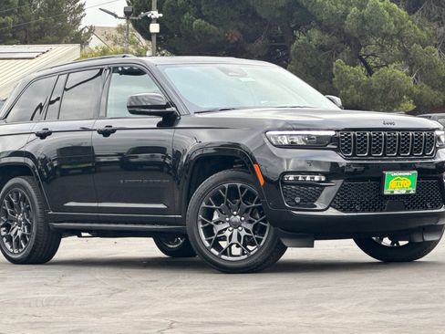 New 2025 Jeep Grand Cherokee Summit image 2
