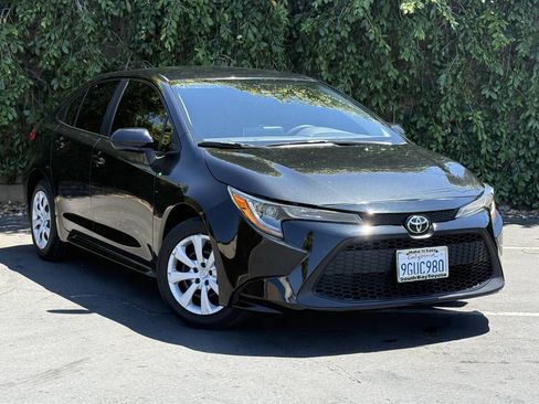 Used 2020 Toyota Corolla LE w/ Carpet Mat Package (TMS) FWD image 1