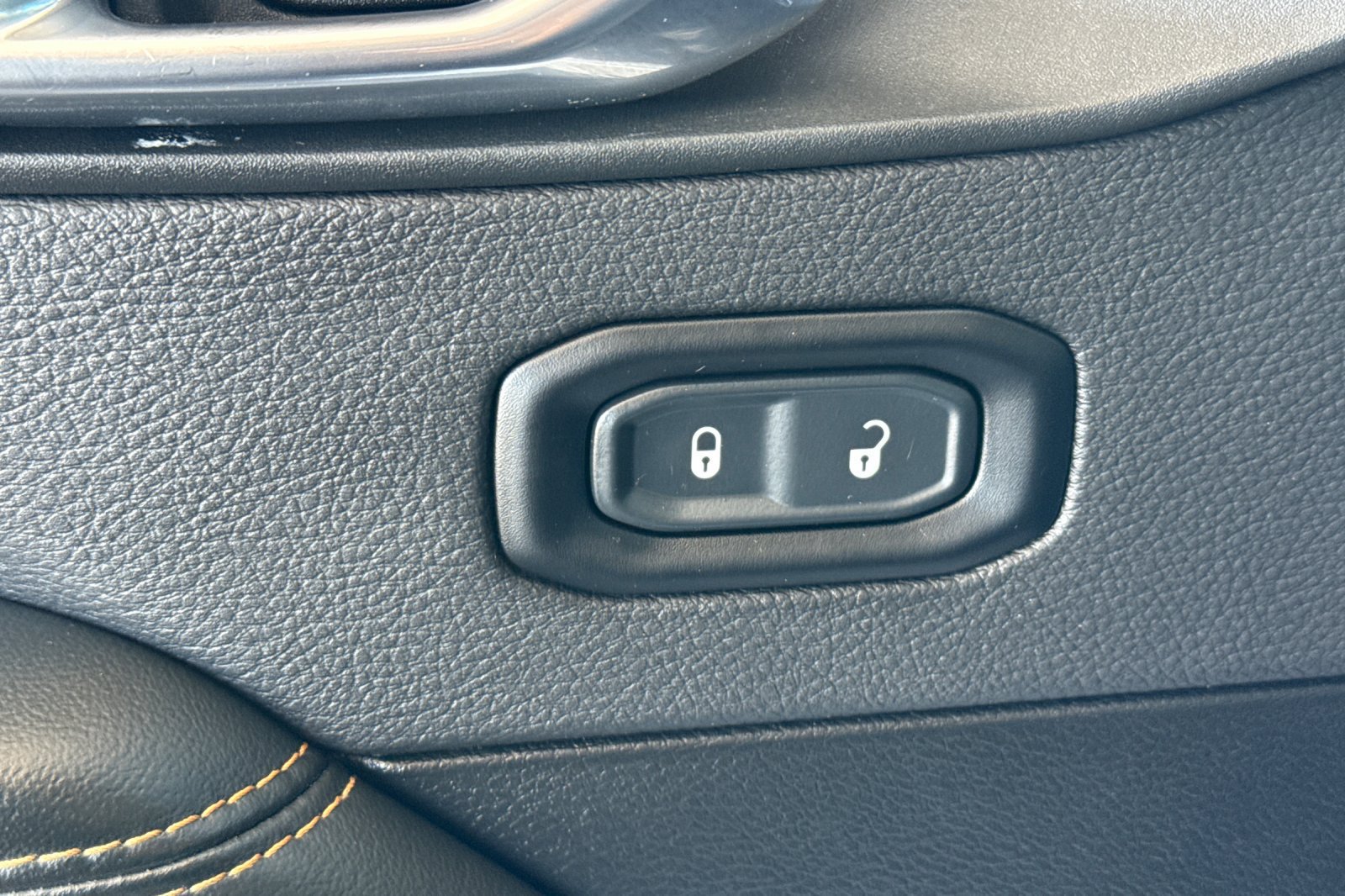 Used 2024 Jeep Wrangler Unlimited Sahara AWD/4WD image 18