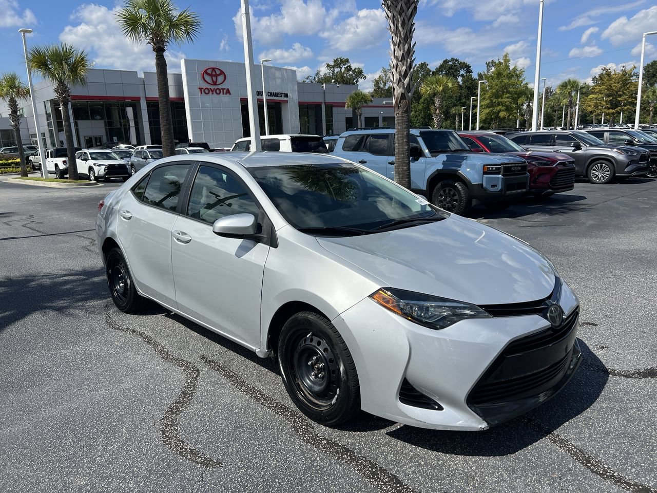 Used 2018 Toyota Corolla LE FWD image 2