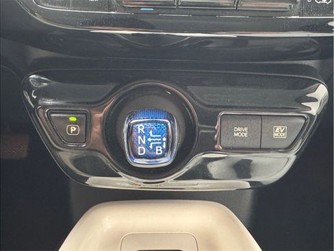 Used 2016 Toyota Prius Four w/ Advanced Technology Package image 12