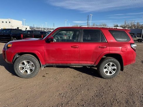 Used 2018 Toyota 4Runner SR5 image 2
