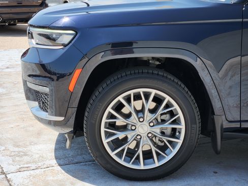 Used 2023 Jeep Grand Cherokee L Summit w/ Advanced Protech Group IV AWD/4WD image 8