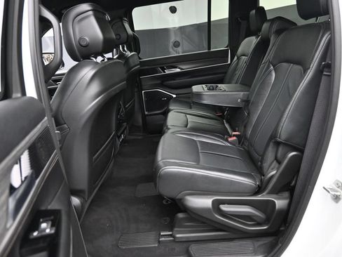 Used 2024 Jeep Wagoneer L Series II w/ Flexible Seating Group AWD/4WD image 21