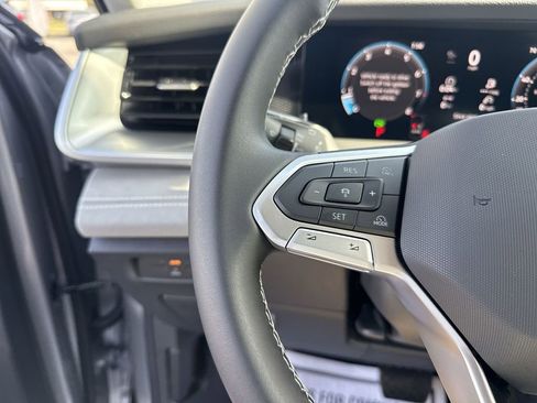 New 2026 Volkswagen Tiguan SE AWD/4WD image 17