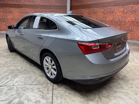 Used 2025 Chevrolet Malibu LT FWD image 2